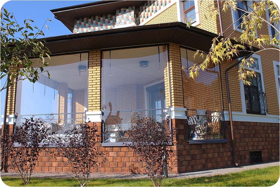 Мягкие окна из пвх плёнки Мягкие окна на кирпичной террасе